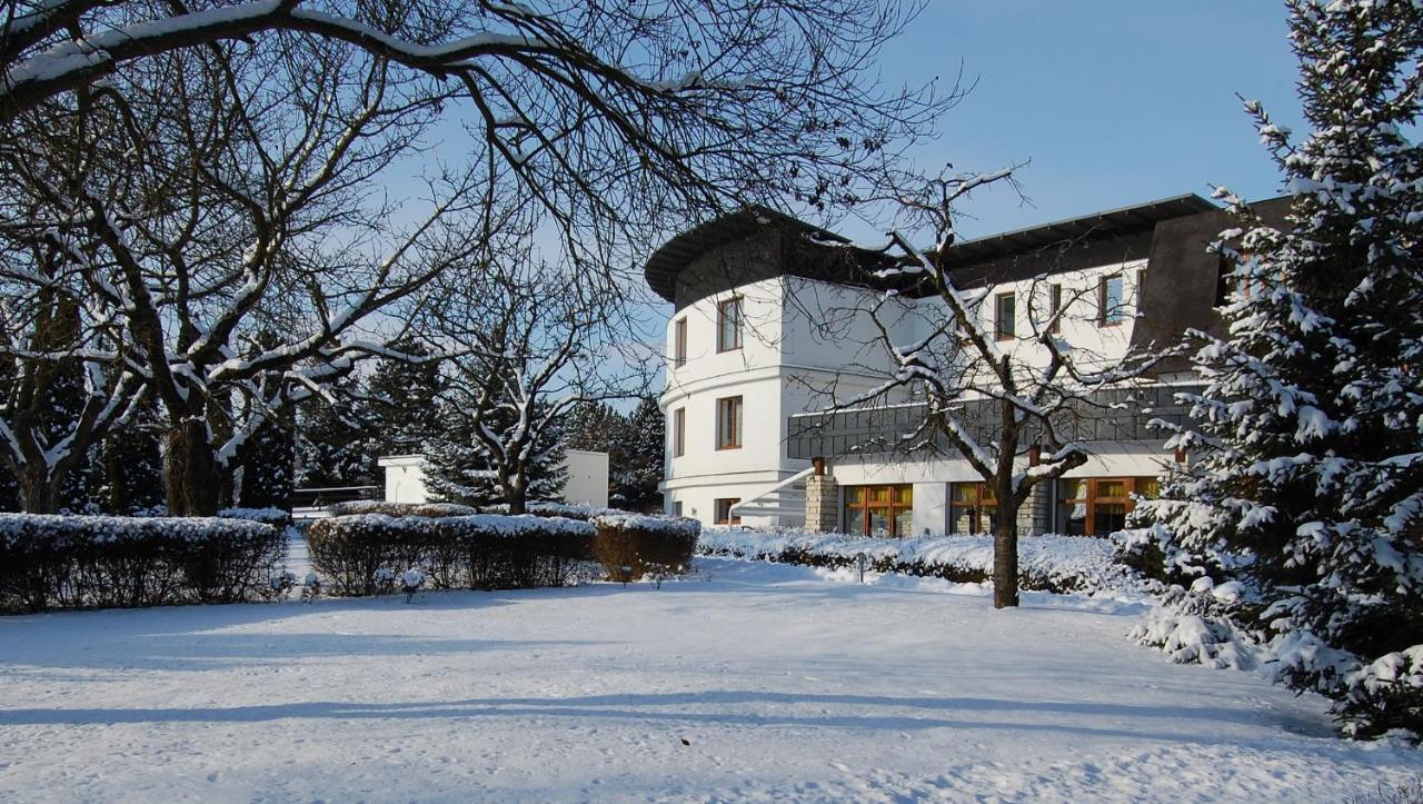 Hotel Atlantis Rozdrojovice Exterior photo